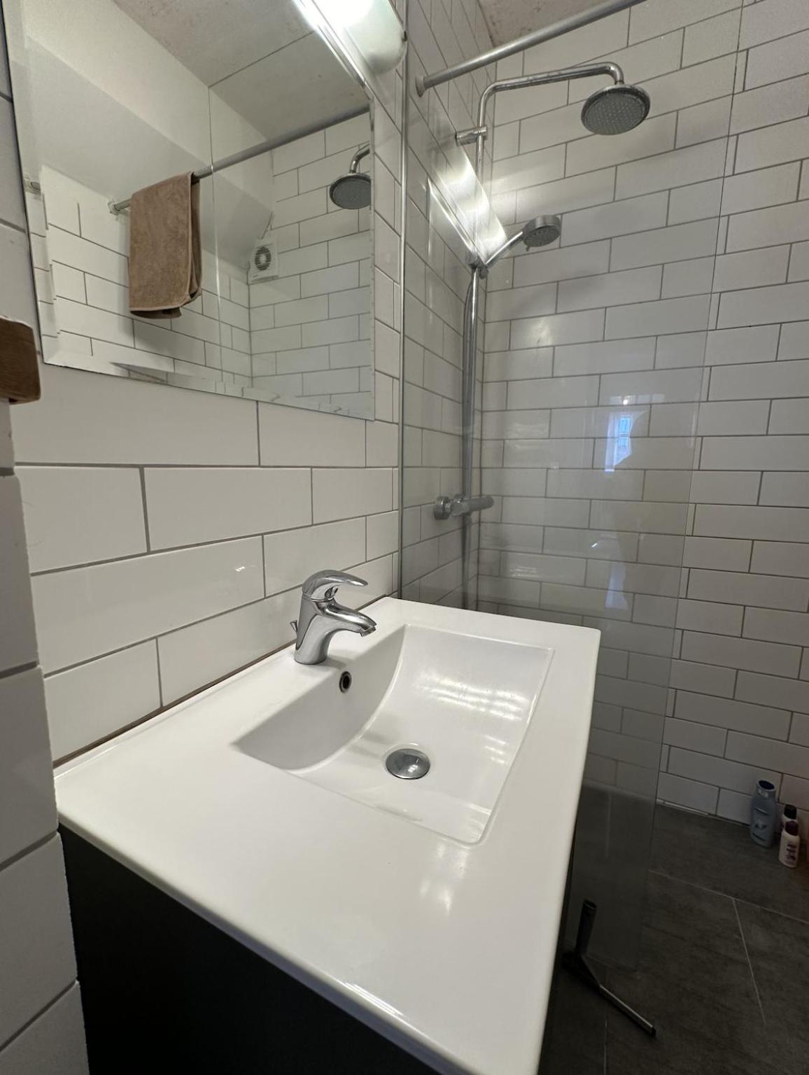Reykjavik Urban Escape 2-Bedroom Haven With Private Entrance Extérieur photo