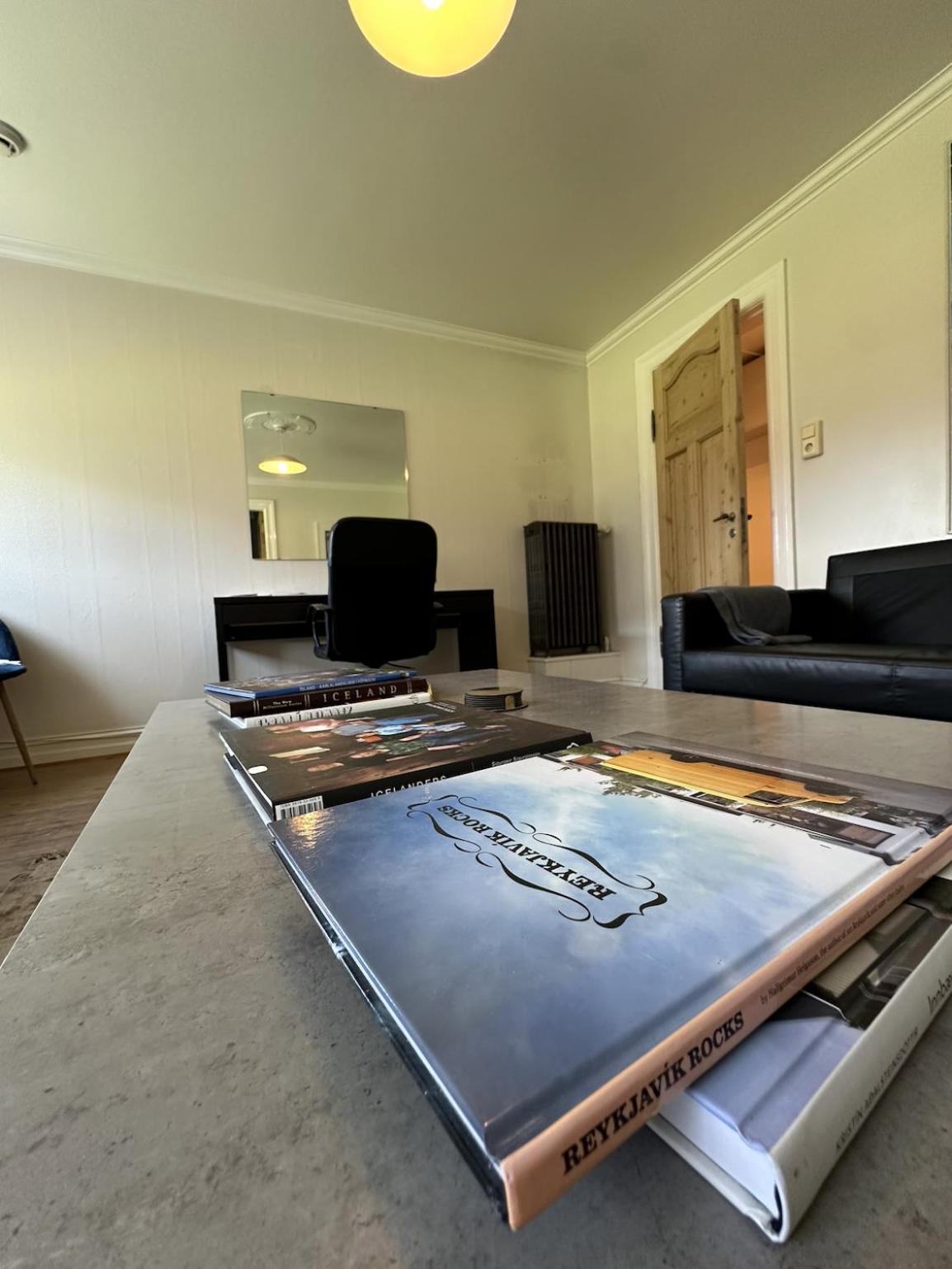 Reykjavik Urban Escape 2-Bedroom Haven With Private Entrance Extérieur photo